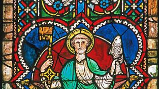 Abbildungen bis ins Detail: Hier der heilige Apostel Petrus im Schifflein mit Schlüssel und Fisch, eine Abbildung die auch das Wappen des Regensburger Domkapitels ist und Bestandteil der Apostelfenster im Hauptchor-Polygon. Wer entdeckt es vor Ort ?