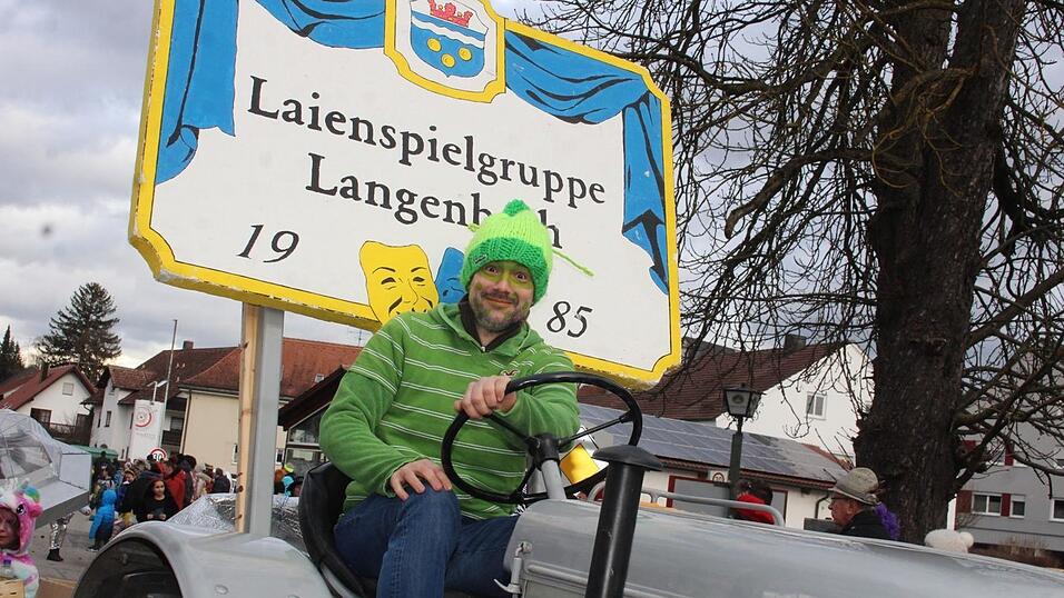Viele Faschings-Fans haben sich am Samstag den Umzug in Langenbach angesehen. Viele Faschings-Fans haben sich am Samstag den Umzug in Langenbach angesehen.