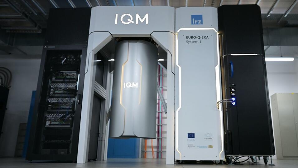 Der europäische Quantencomputer Euro-Q-Exa des finnischen Unternehmens IQM in Garching bei München. In dem Rechner steckt auch deutsche Technologie. (Archiv) Der europäische Quantencomputer Euro-Q-Exa des finnischen Unternehmens IQM in Garching bei München. In dem Rechner steckt auch deutsche Technologie. (Archiv)