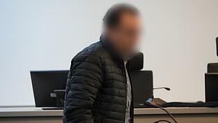 Wegen Mordes an seiner ehemaligen Ehefrau steht ein 50-Jähriger vor dem Landgericht Ingolstadt. Wegen Mordes an seiner ehemaligen Ehefrau steht ein 50-Jähriger vor dem Landgericht Ingolstadt.