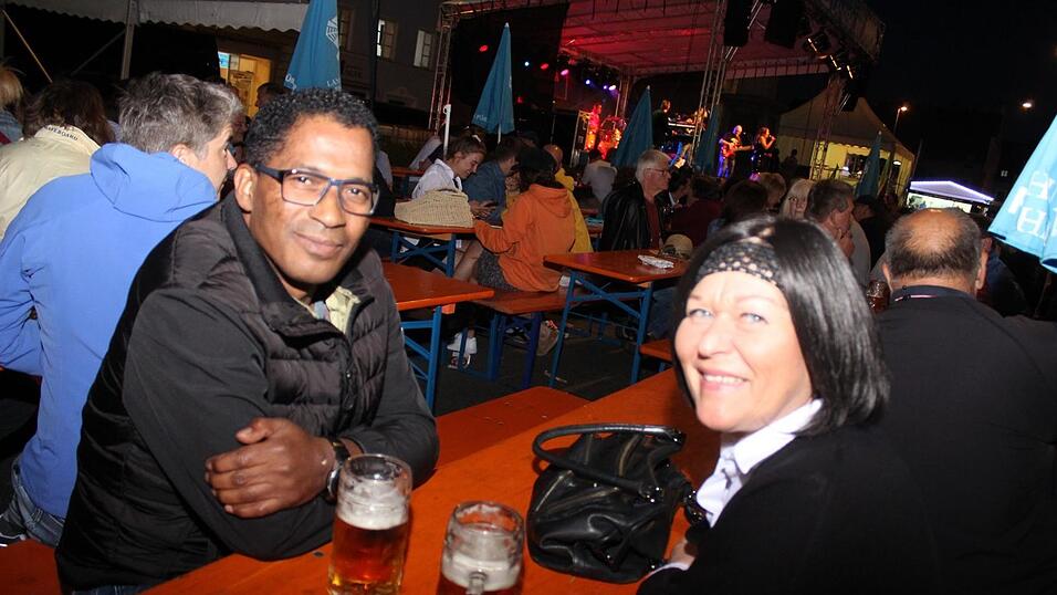 Viele Landshuter genossen ihren Freitagabend auf dem Bismarckplatzfest.