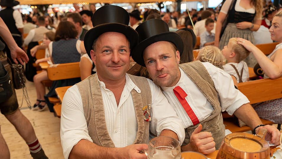 Die Partybilder vom Freitag, 11. August 2023, aus dem Festzelt Nothaft. Die Partybilder vom Freitag, 11. August 2023, aus dem Festzelt Nothaft.