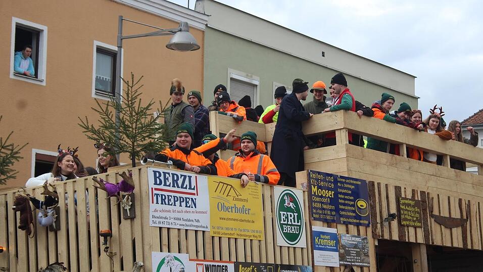 Beste Stimmung herrschte beim Rosenmontagszug in Geisenhausen.