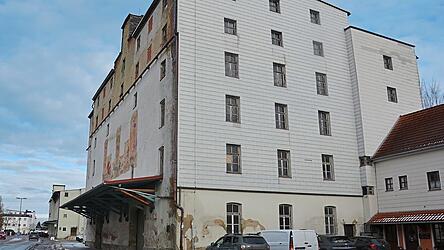 Die Hopfenhallen an der Mainburger Stra&szlig;e stehen jetzt unter Denkmalschutz. Die Nachricht l&ouml;ste im Marktrat alles andere als Freude aus.