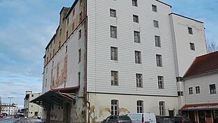 Die Hopfenhallen an der Mainburger Stra&szlig;e stehen jetzt unter Denkmalschutz. Die Nachricht l&ouml;ste im Marktrat alles andere als Freude aus.