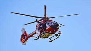 Ein Rettungshubschrauber brachte das schwer verletzte Kind in eine Klinik. (Symbolbild)