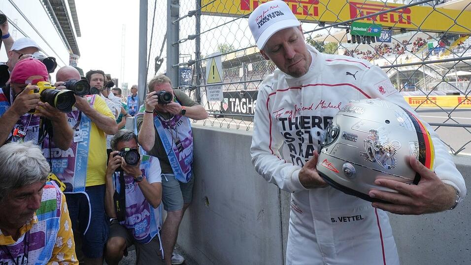 Sebastian Vettel erinnerte an sein Kindheitsidol Michael Schumacher. Sebastian Vettel erinnerte an sein Kindheitsidol Michael Schumacher.