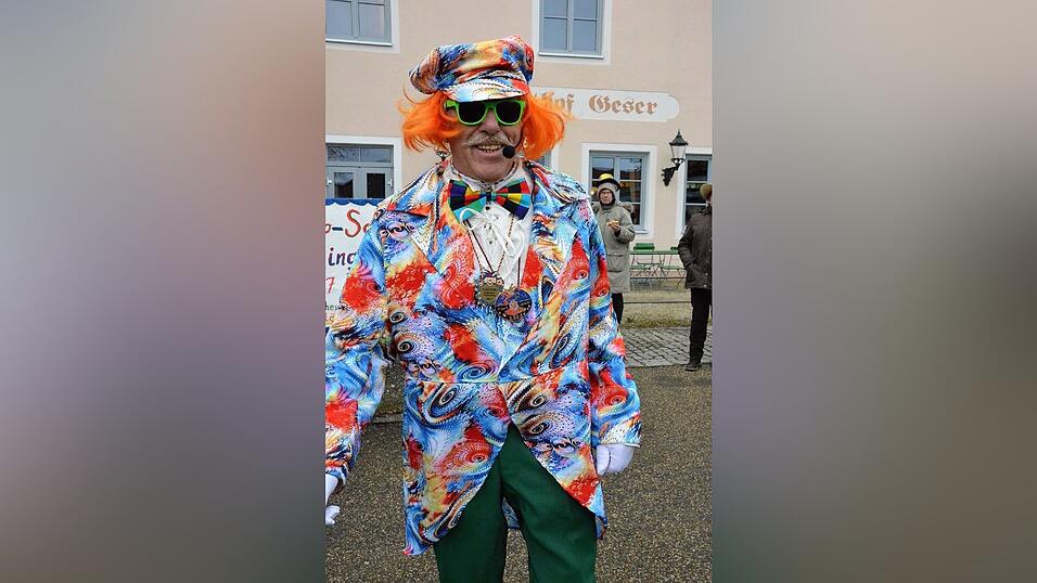 Mit dem großartigen 67. Faschingszug und einem anschließenden 'Narrentreiben' nahm am Faschingsdienstag der Fasching 2017 in Sarching ein glanzvolles Ende. Und was dabei alle 'narrisch' freute, das Wetter spielte doch noch mit; denn während des Zuges war es regenfrei; erst zum Ende regnete es! Mit dem großartigen 67. Faschingszug und einem anschließenden 'Narrentreiben' nahm am Faschingsdienstag der Fasching 2017 in Sarching ein glanzvolles Ende. Und was dabei alle 'narrisch' freute, das Wetter spielte doch noch mit; denn während des Zuges war es regenfrei; erst zum Ende regnete es!