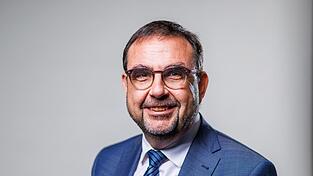 Klaus Holetschek MdL (CSU), Gesundheitsminister von Bayern, lächelt in die Kamera. Klaus Holetschek MdL (CSU), Gesundheitsminister von Bayern, lächelt in die Kamera.