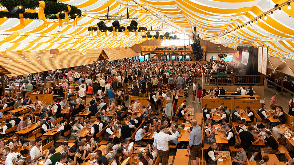 Die Partybilder vom Montag, 12. August 2024, aus dem Festzelt Nothaft. Die Partybilder vom Montag, 12. August 2024, aus dem Festzelt Nothaft.