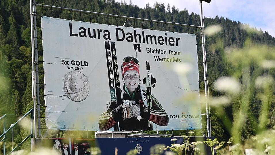Mit öffentlichem Gedenken an Laura Dahlmeier hatte sich ihre Heimatgemeinde zunächst zurückgehalten. (Archivbild) Mit öffentlichem Gedenken an Laura Dahlmeier hatte sich ihre Heimatgemeinde zunächst zurückgehalten. (Archivbild)