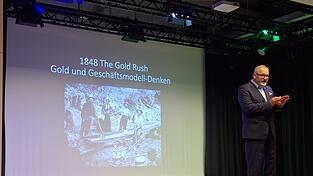 Prof. Peter Schmieder ging bis auf den „Gold Rush“ zurück - und Marken wie Levis.
