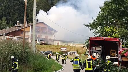 Die Ursache f&uuml;r den Brand im&nbsp;Bernrieder Ortsteil B&ouml;brach (Kreis Deggendorf) ist noch unklar.