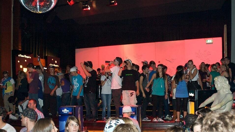 Rund 4000 Boarderfreunde feierten bei der Weltpremiere des neuesten Films von Isenseven, 'Let's go get lost' in M&uuml;nchen.