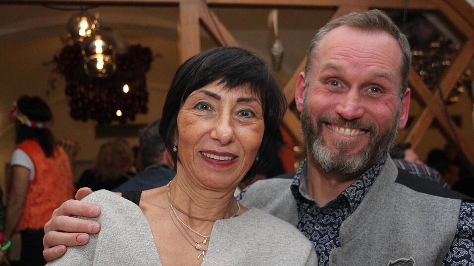 In der Landshuter Weinstube Isarklause fand am Samstag eine Schlagerparty statt. In der Landshuter Weinstube Isarklause fand am Samstag eine Schlagerparty statt.