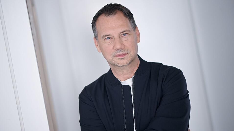 Sebastian Fitzek landet mit seinen Büchern regelmäßig auf Platz 1 der Bücherlisten. Sebastian Fitzek landet mit seinen Büchern regelmäßig auf Platz 1 der Bücherlisten.