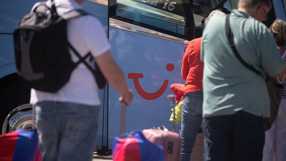 Besonders gefragt sind bei Tui in diesem Sommer Reiseziele wie Spanien einschließlich der Balearen und Kanaren. (Archivbild) Besonders gefragt sind bei Tui in diesem Sommer Reiseziele wie Spanien einschließlich der Balearen und Kanaren. (Archivbild)