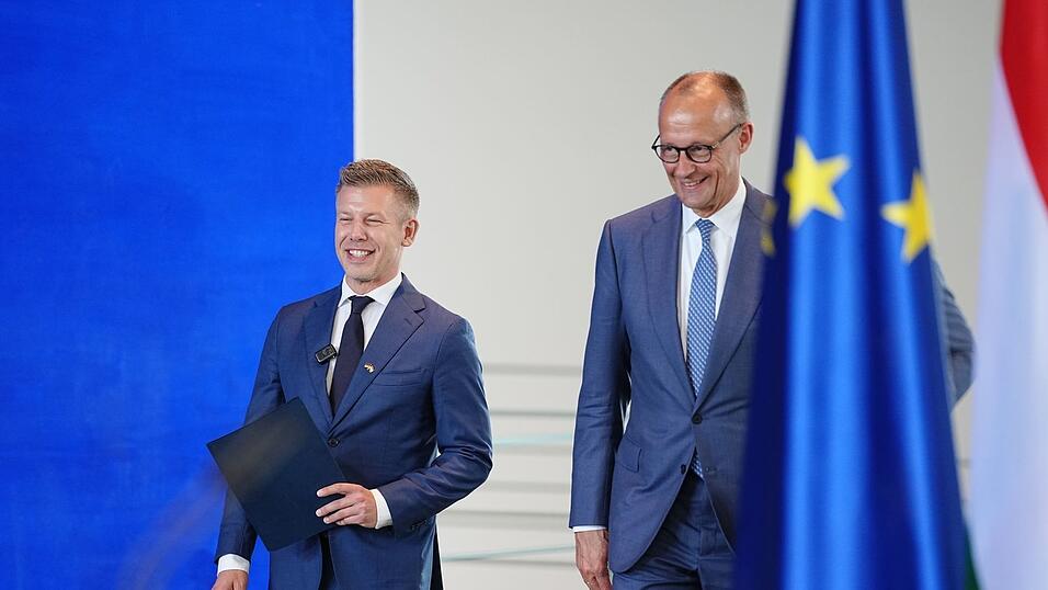 Gut gelaunt im Kanzleramt: Magyar und Merz.