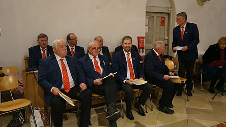Mit dabei: der Hochsteinchor mit Günter Stopfer (r.)
