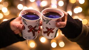 Glühwein gibt es dieses Jahr nicht nur am Chamer Christkindlmarkt. (Symbolbild)