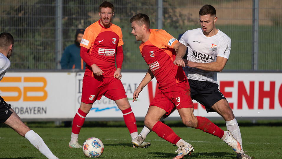 Hankofens Lukas Käufl (Nummer 19) kassierte in Illertissen fünfzehn Minuten vor Schluss die Gelb-Rote Karte und ist damit für die nächste Partie gegen Nürnberg II gesperrt.