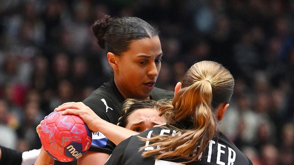 Die deutschen Handballerinnen ließen gegen Uruguay in der Abwehr wenig zu. Die deutschen Handballerinnen ließen gegen Uruguay in der Abwehr wenig zu.