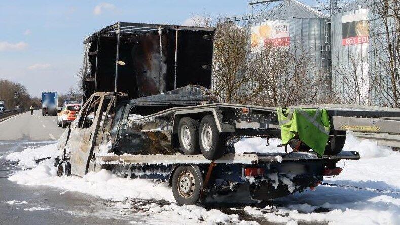 Bei dem Unfall auf der A3 fingen beide Fahrzeuge danach Feuer und mussten gelöscht werden. Bei dem Unfall auf der A3 fingen beide Fahrzeuge danach Feuer und mussten gelöscht werden.