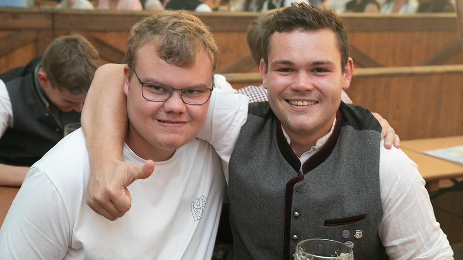 Die Partybilder vom Montag, 18. August, aus dem Festzelt Wenisch. Die Partybilder vom Montag, 18. August, aus dem Festzelt Wenisch.