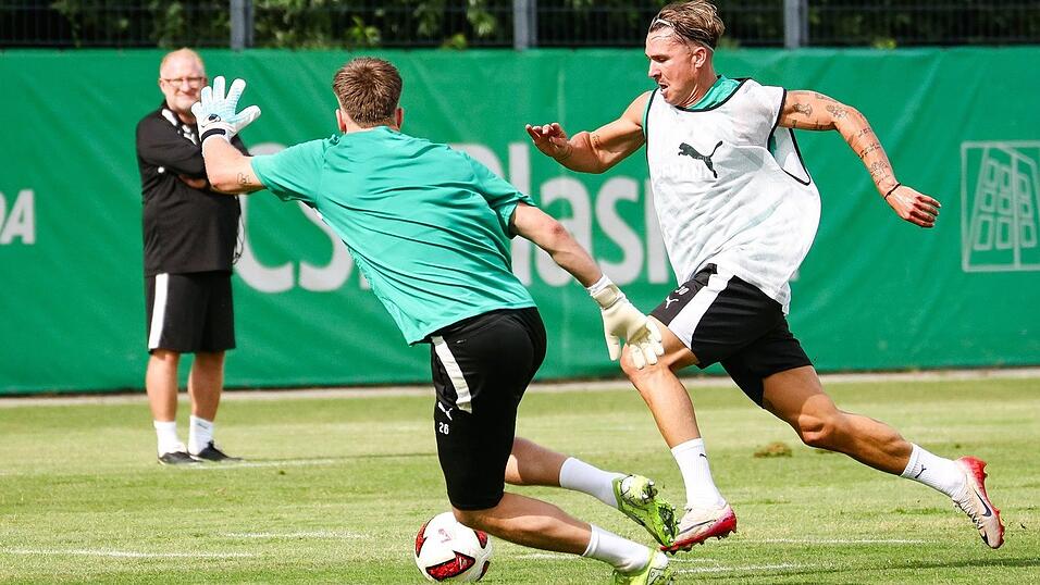 Felix Klaus (r) soll die F&uuml;rther anf&uuml;hren. (Archivbild)