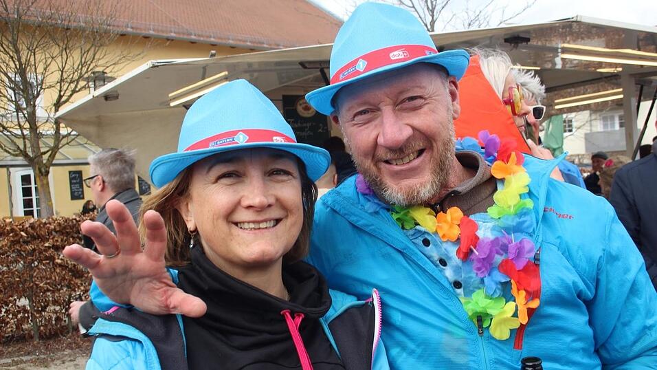 Viele Faschings-Fans haben sich am Samstag den Umzug in Langenbach angesehen. Viele Faschings-Fans haben sich am Samstag den Umzug in Langenbach angesehen.