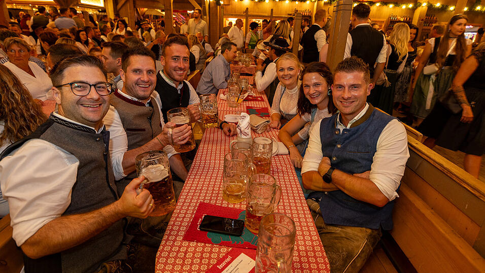 Die Partybilder vom Freitag, 9. August 2024, aus dem Festzelt Kr&ouml;nner.