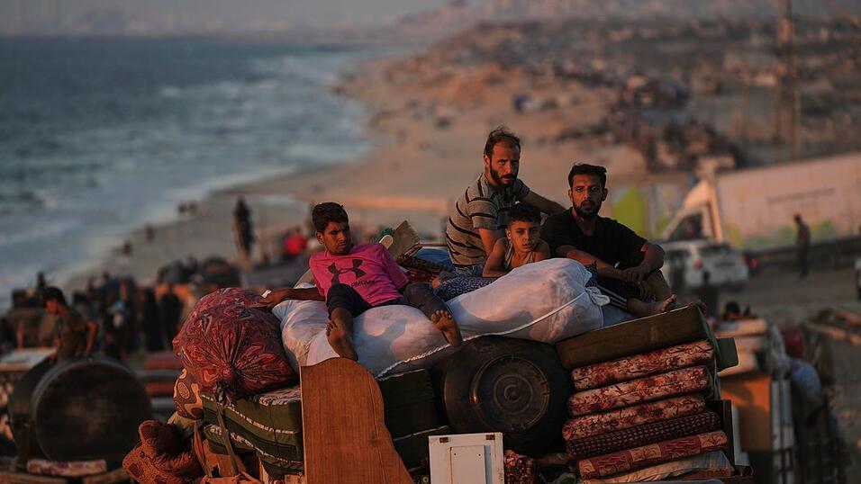 Vertriebene Palästinenser fliehen aus der Stadt Gaza. (Archivbild) Vertriebene Palästinenser fliehen aus der Stadt Gaza. (Archivbild)