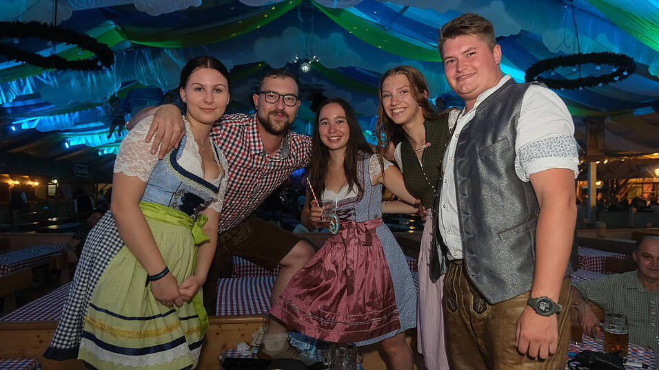 Die Partybilder vom Dienstag, 15. August 2023, aus dem Festzelt Reisinger. Die Partybilder vom Dienstag, 15. August 2023, aus dem Festzelt Reisinger.