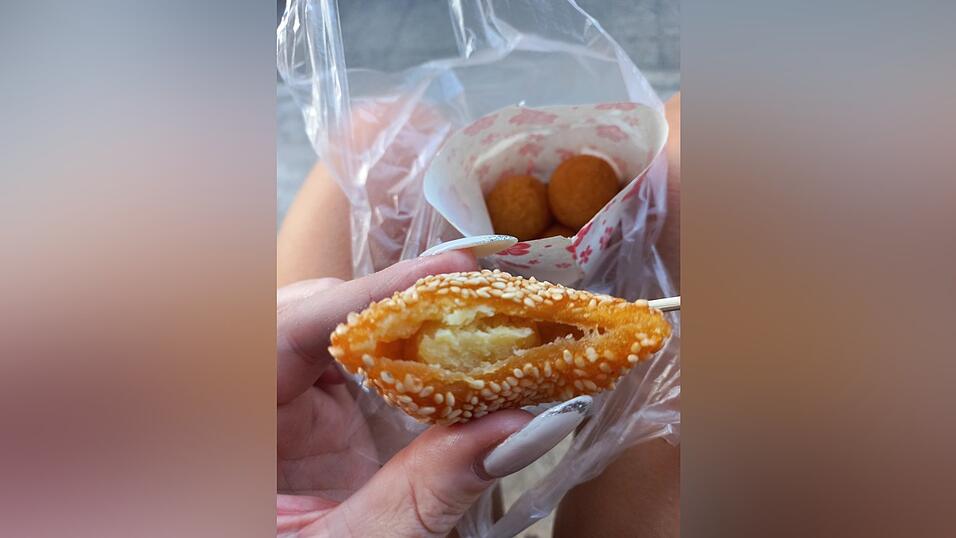Dazu finden sich auch überall Märkte, die Street Food anbieten.
