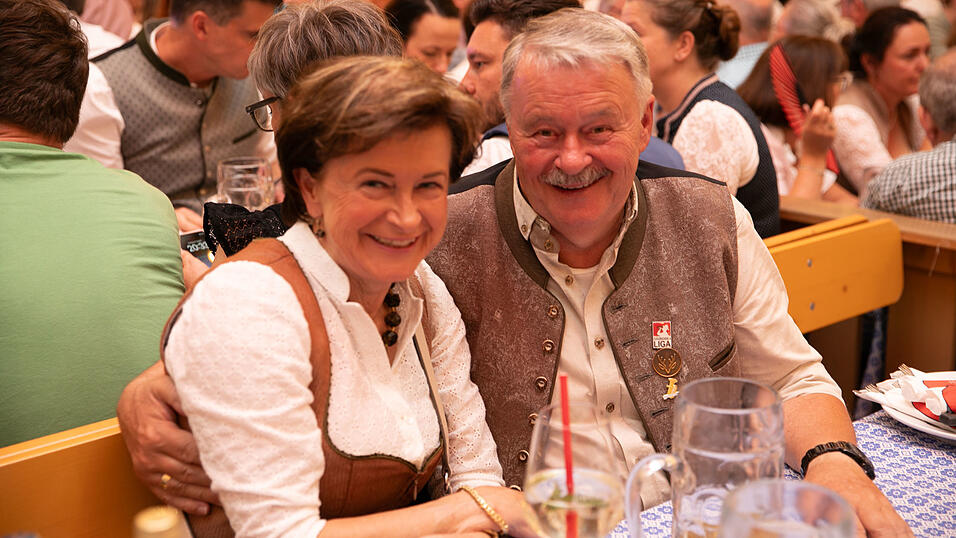 Die Partybilder vom Freitag, 8. August, aus dem Festzelt Greindl. Die Partybilder vom Freitag, 8. August, aus dem Festzelt Greindl.