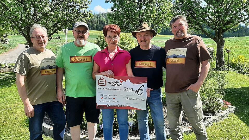 Elfriede Baumann freute sich sehr &uuml;ber die Spende.