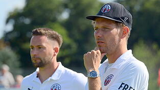 Können bislang nicht zufrieden sein: Die Chamer Trainer Josef Holler (l.) und Christian Ranzinger.