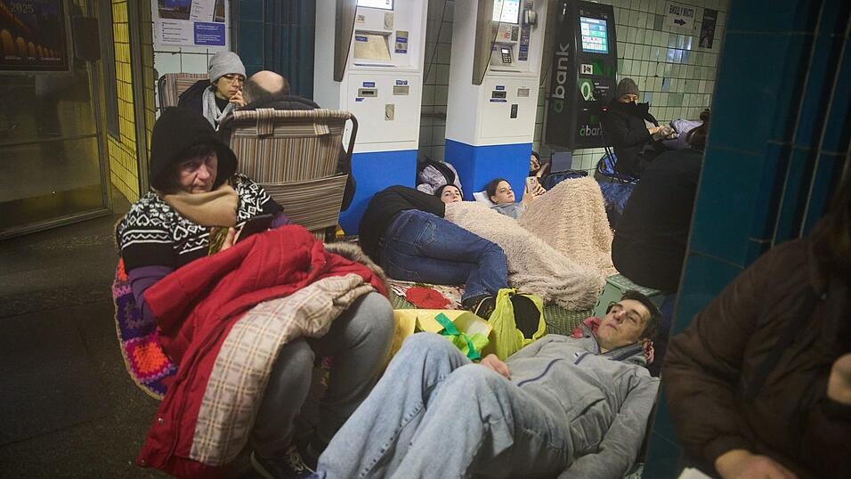 Fast jede Nacht raubt Luftalarm den Menschen auch in Kiew den Schlaf.