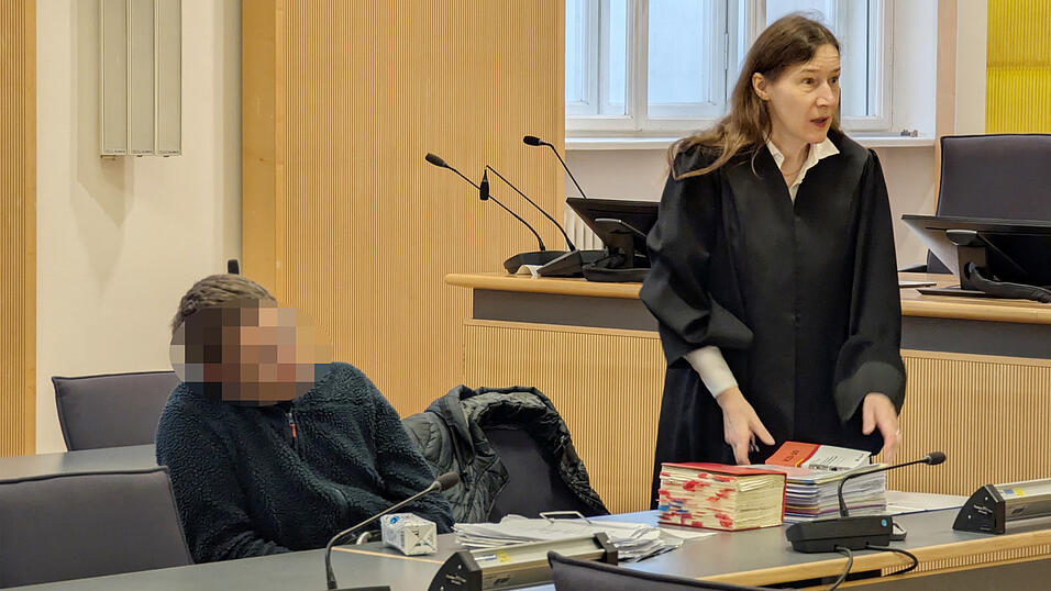 Der Polizist, der den Angeklagten ansprechen sollten, mussten damit rechnen, dass er sich Waffen besorgt hatte und erneut ausrasten w&uuml;rde.