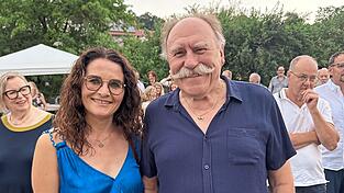 Laudatorin Monika Häuslmeier und Künstler Jürgen Orzechowski Laudatorin Monika Häuslmeier und Künstler Jürgen Orzechowski