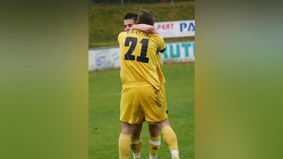 Die DJK Vilzing gewinnt auch das Verfolgerduell gegen den TSV Bad Abbach. (Foto: Fabian Roßmann) Die DJK Vilzing gewinnt auch das Verfolgerduell gegen den TSV Bad Abbach. (Foto: Fabian Roßmann)