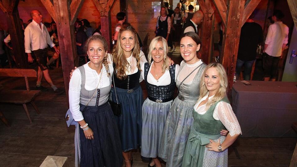 Viele Landshuter feierten am Freitagabend auf der Bartlmädult. Viele Landshuter feierten am Freitagabend auf der Bartlmädult.