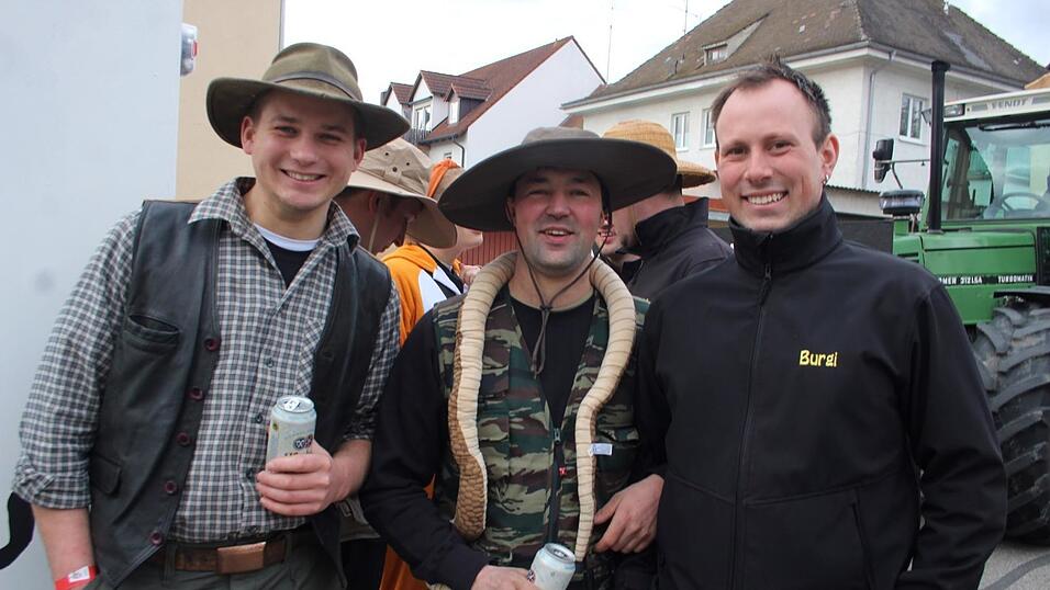 Viele Faschings-Fans haben sich am Samstag den Umzug in Langenbach angesehen. Viele Faschings-Fans haben sich am Samstag den Umzug in Langenbach angesehen.