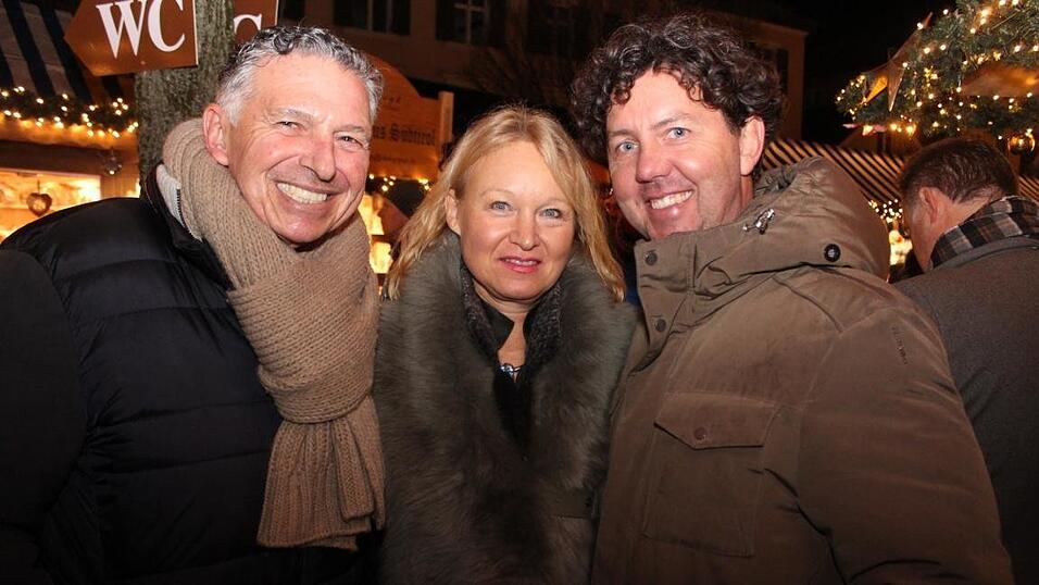 Die Perchtengruppe 'Frisinger Fratz'n' trat am Mittwochabend auf dem Landshuter Christkindlmarkt auf. Die Perchtengruppe 'Frisinger Fratz'n' trat am Mittwochabend auf dem Landshuter Christkindlmarkt auf.