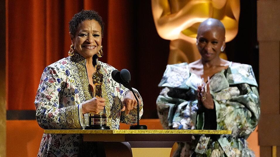 Die Schauspielerin und Choreografin Debbie Allen (links) hat nun einen Ehren-Oscar. Die Schauspielerin und Choreografin Debbie Allen (links) hat nun einen Ehren-Oscar.