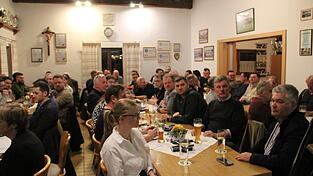 Viele B&uuml;rger kamen zur Ortsteilversammlung ins Vereinsheim des SV Pankofen.