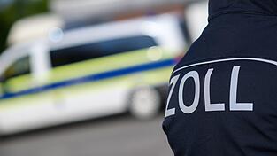 Rund 350 Einsatzkräfte des Zolls haben rund 50 Objekte in Hamburg, Schleswig-Holstein, Niedersachsen und Bayern durchsucht. Der Verdacht: Schwarzarbeit und Sozialversicherungsbetrug. (Foto Illustration) Rund 350 Einsatzkräfte des Zolls haben rund 50 Objekte in Hamburg, Schleswig-Holstein, Niedersachsen und Bayern durchsucht. Der Verdacht: Schwarzarbeit und Sozialversicherungsbetrug. (Foto Illustration)