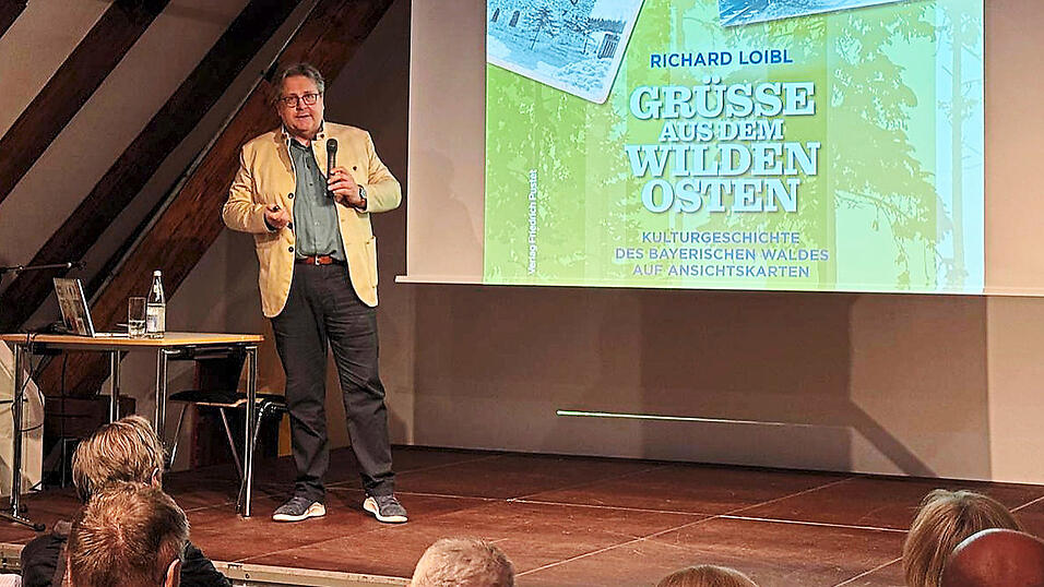Richard Loibl sprach am Mittwochabend &uuml;ber ehemalige Z&uuml;ndholzfabriken, die man auf Ansichtskarten erahnen konnte, oder gephotoshopte Bilder, die &uuml;ber 100 Jahre alt sind.