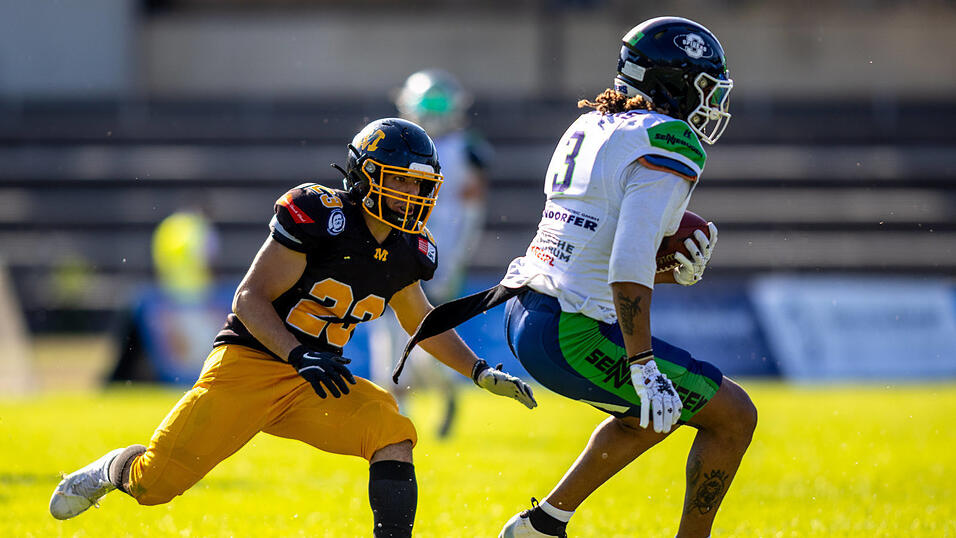 Die Straubing Spiders um Jordan Pouncey (r.) steigen ohne einen einzigen Sieg aus der GFL S&uuml;d ab.