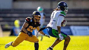 Die Straubing Spiders um Jordan Pouncey (r.) steigen ohne einen einzigen Sieg aus der GFL Süd ab. Die Straubing Spiders um Jordan Pouncey (r.) steigen ohne einen einzigen Sieg aus der GFL Süd ab.